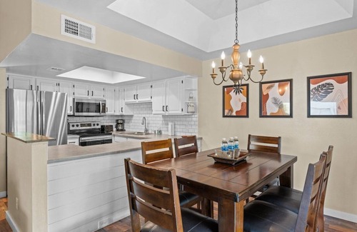 South Scottsdale Condominio | Snug 2BR Condo w/Pool, Patio, W/D near Old Town