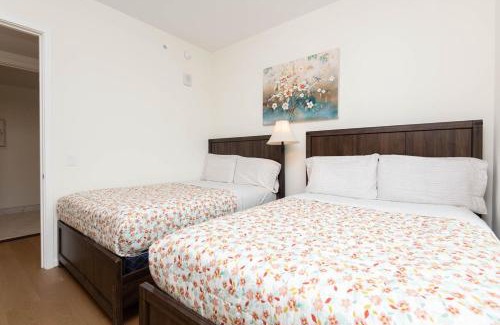 Downtown Los Angeles Apartamento | Snug 3BR HighRise with Pool, Spa & Rooftop Views
