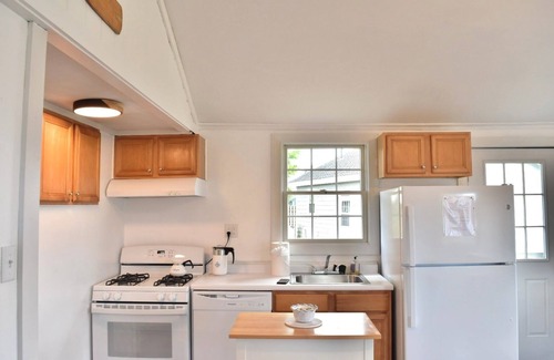 Snug Harbor Cabaña | Snug Harbor Waterfront Cottage Pet Friendly