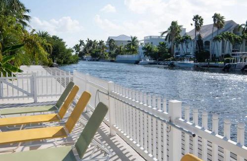 Seven Mile Beach Casa | Snug Harbour View Condo #4