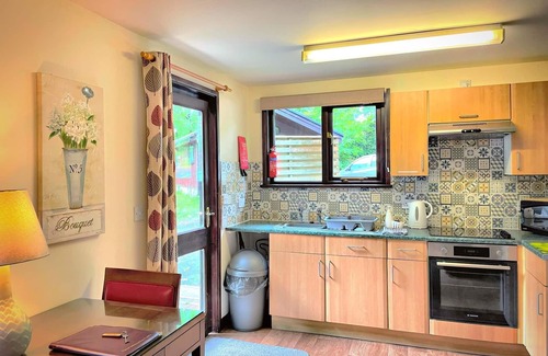 Llanybri Casa | Wren 5-Hot Tub-Woodland Lodges-Pembrokshire-Tenby