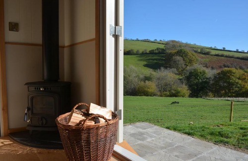 Trecastle Apartamento | Snug Oak Hut with a view on a Welsh Hill Farm