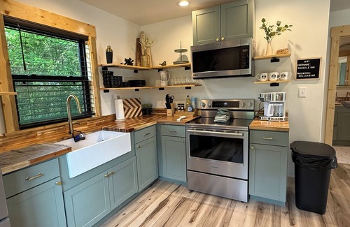 Kirby Cabina | Snuggle Inn, New Cabin near Albert Pike Rec Area