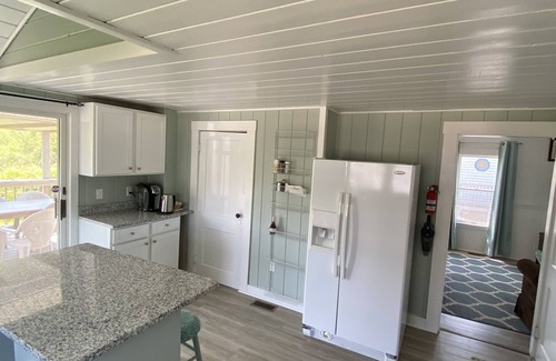 Silver Beach Casa | So close to New Silver Beach! 4 bedroom house with large back deck and yard