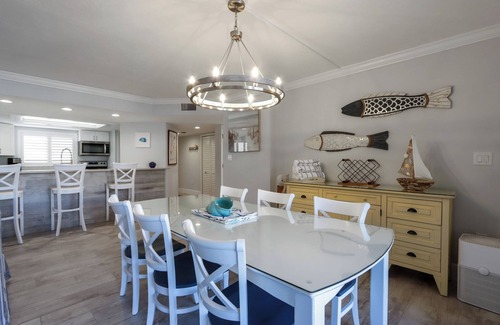 Beachview Country Club Estates Condominio | Soak in stunning Gulf views from Sundial N301, a stylishly updated third-floor condo on Sanibel