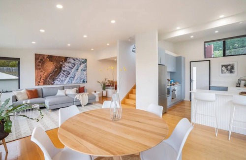 Mount Stuart Casa | Soak in the views at The Hill Townhouse