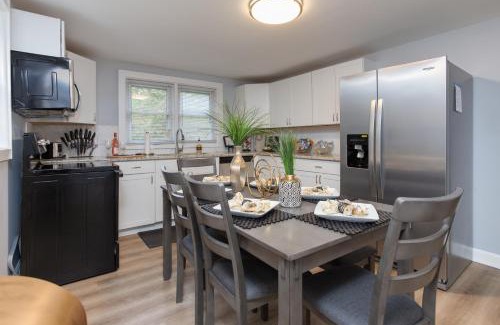 Mebane Apartamento | Soaking tub w Washer and Dryer, WiFi