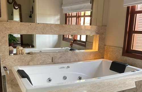 Nonoai Casa | Sobrado, 3 Andares, com Hidro, a 15 Min do Barra e Praia de Belas Shopping