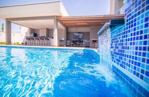 Setor Lagoa Quente Casa | Sobrado Luxuoso c/3 Suítes e Piscina Quente