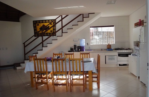 Campeche Norte Casa | Sobrado NUEVO en una calle tranquila, cerca de la playa. Tiene capacidad para 12 personas.