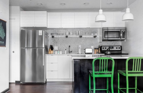 Rutledge Hill Casa | SoBro Guest House #16 by AvantStay | Prime Walkable Location with Local Art