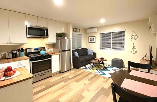 North Central Casa | SoCal Daze, a Cozy Bungalow + Parking, Patio, BBQ