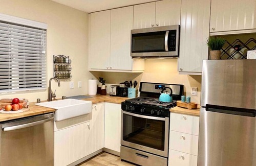 North Central Casa | SoCal Daze, a Cozy Bungalow + Parking, Patio, BBQ