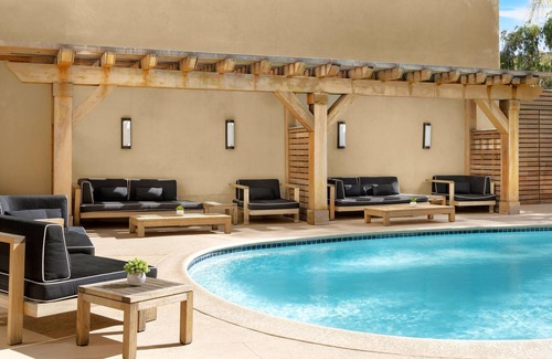 Calabasas Casa | SoCal Fit Room Two Queen, The Anza A Calabasas, Pool, Close to Lake Calabasas