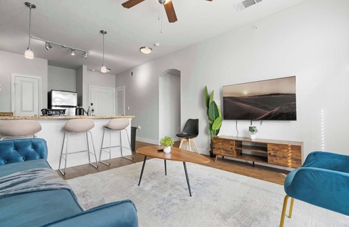 South Congress Apartamento | SOCO Cozy Comfy | Pool + Gym + Racquetball + Laundry + Pkg