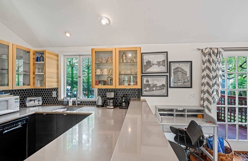 Travis Heights Apartamento | SoCo District, Pool | Garden Cottage, Park Lane