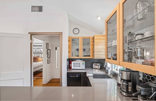 Travis Heights Apartamento | SoCo District, Pool | Garden Cottage, Park Lane