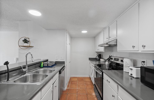 Bouldin Apartamento | SOCO FUN HOUSE |Sleeps 10 |Free Pkg |Downtown