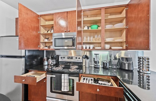 Travis Heights Apartamento | SoCo Getaway - Walk to Downtown Pool Rooftop