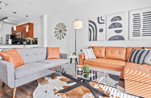 Travis Heights Apartamento | SoCo Getaway - Walk to Downtown Pool Rooftop