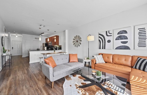 Travis Heights Apartamento | SoCo Getaway - Walk to Downtown Pool Rooftop
