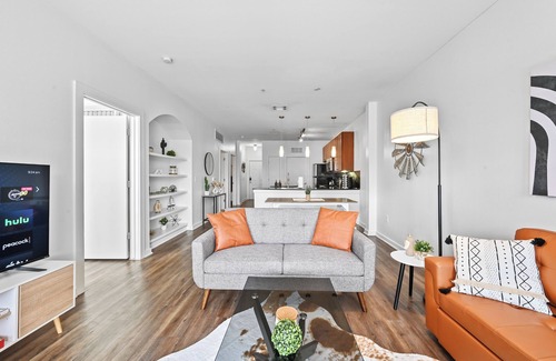 Travis Heights Apartamento | SoCo Getaway - Walk to Downtown Pool Rooftop