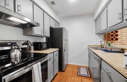 Travis Heights Apartamento | SOCO Park Creek View | The Perfect Location | Free Pkg