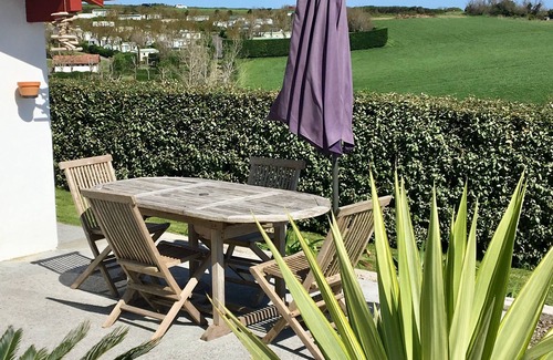 Behobie Apartamento | Socoa, espuma y flores silvestres para este alquiler con vistas al mar San Juan de Luz