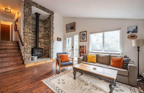 Idaho Springs Casa | SodaCreek Look-out .3 mi from i70 + hotsprings