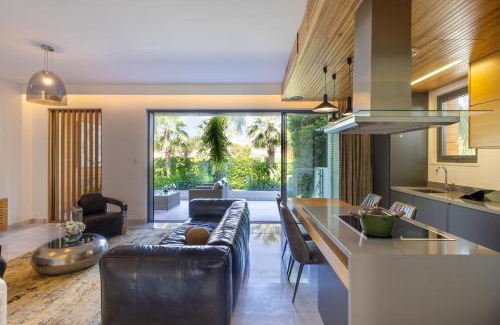 Paphos Apartamento | SOFIA Luxury Residence - Premium Apartments with Pool & BBQ, Rooftop Terrace, 5 Min to Sea
