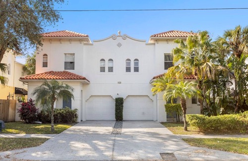 Courier City - Oscawana Casa | SOHO Getaway! 3BR Jacuzzi, Gym AND Game-room