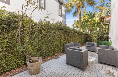 Courier City - Oscawana Casa | SOHO Getaway! 3BR Jacuzzi, Gym AND Game-room