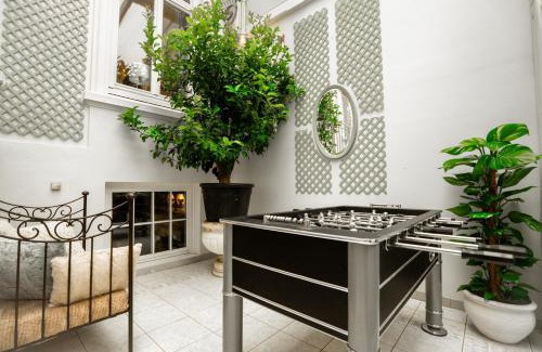 Hohenfelde Apartamento | Soirée Villa - Elegant Stay with Garden and Party Room