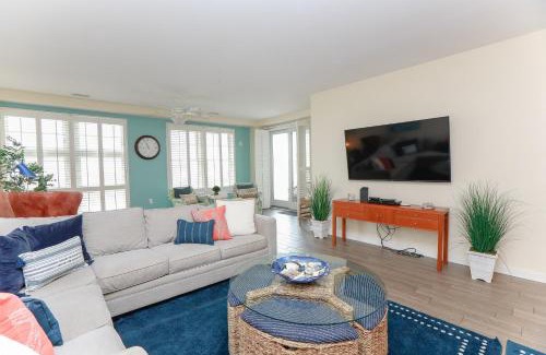 Sandbridge Apartamento | Sojourn Ocean View Oasis Ocean & Bay Views