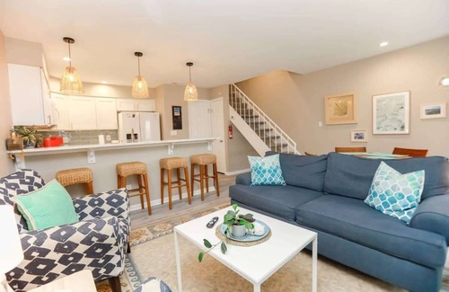 Northeast Virginia Beach Casa | Sojourn The Ocean Breeze in Virginia Beach