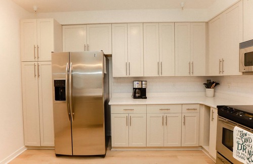 Sandbridge Apartamento | Sojourns Modern Sanctuary 2 BR Sleeps 8 Pool Views