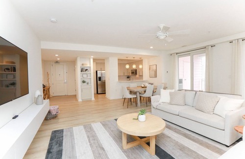 Sandbridge Apartamento | Sojourns Modern Sanctuary 2 BR Sleeps 8 Pool Views