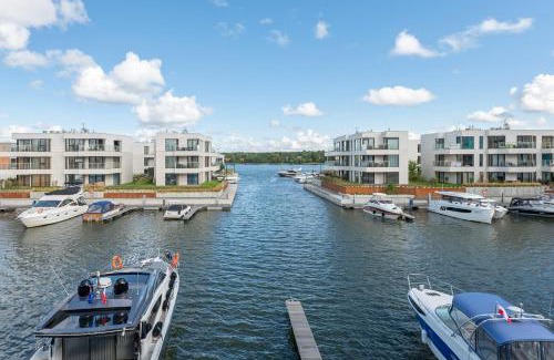 Orlinki Apartamento | Sol Marina - Pool, SPA, Wellness, Riverview & Parking by Downtown Apartments