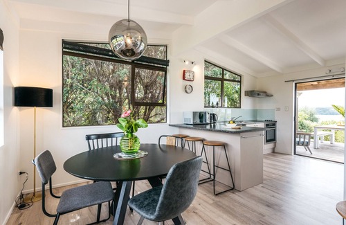 Surfdale Cabaña | Sol Spa Oasis - Surfdale Holiday Home