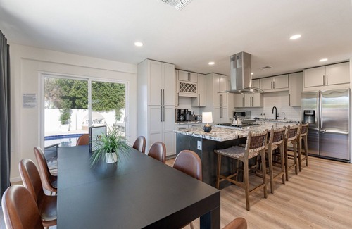 Scottsdale Casa | Sol Villa-Old Town Scottsdale! 7 BR. Pool, Jacuzzi, Putting Green, Game Room