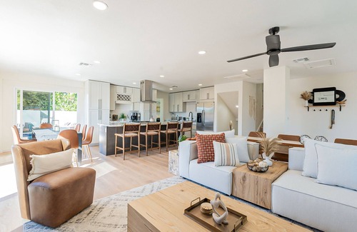 Scottsdale Casa | Sol Villa-Old Town Scottsdale! 7 BR. Pool, Jacuzzi, Putting Green, Game Room