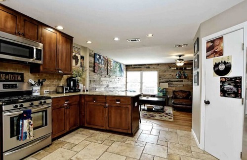Barton Hills Casa | SoLa‘04 Travelers Retreat- Bachelorette Welcome! Mins To DT/SXSW