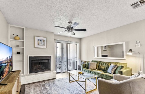 South Lamar Apartamento | SoLa cozy 1BR king suite close to DT w/ pool