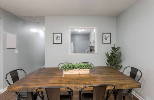 Overland Park Apartamento | Solace: 2 bed/1 bath
