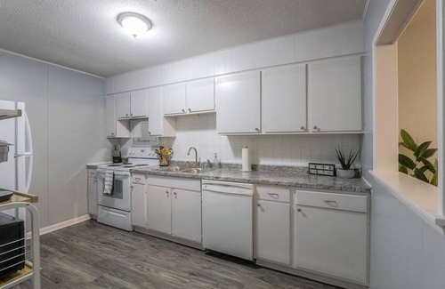 Overland Park Apartamento | Solace: 2 bed/1 bath