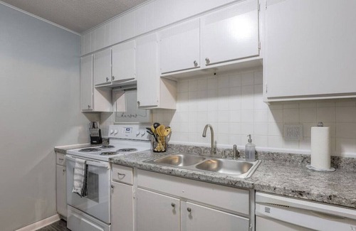 Overland Park Apartamento | Solace: 2 bed/1 bath