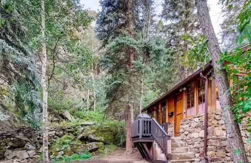 Idaho Springs Cabina | Solace WATERFRONT Work & Play Cabin getaway