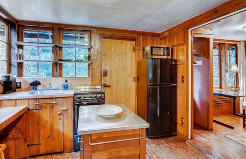 Idaho Springs Cabina | Solace Waterfront Work