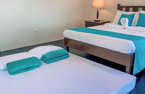 Zamboanguita Complejo | Solaj 4 bedroom resort with WiFi, AC in Zamboanguita near Apo Island and Dauin