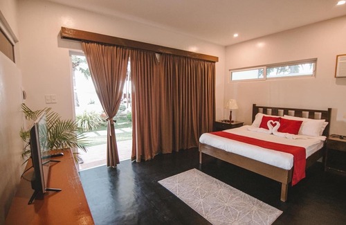 Zamboanguita Complejo | Solaj 4 bedroom resort with WiFi, AC in Zamboanguita near Apo Island and Dauin